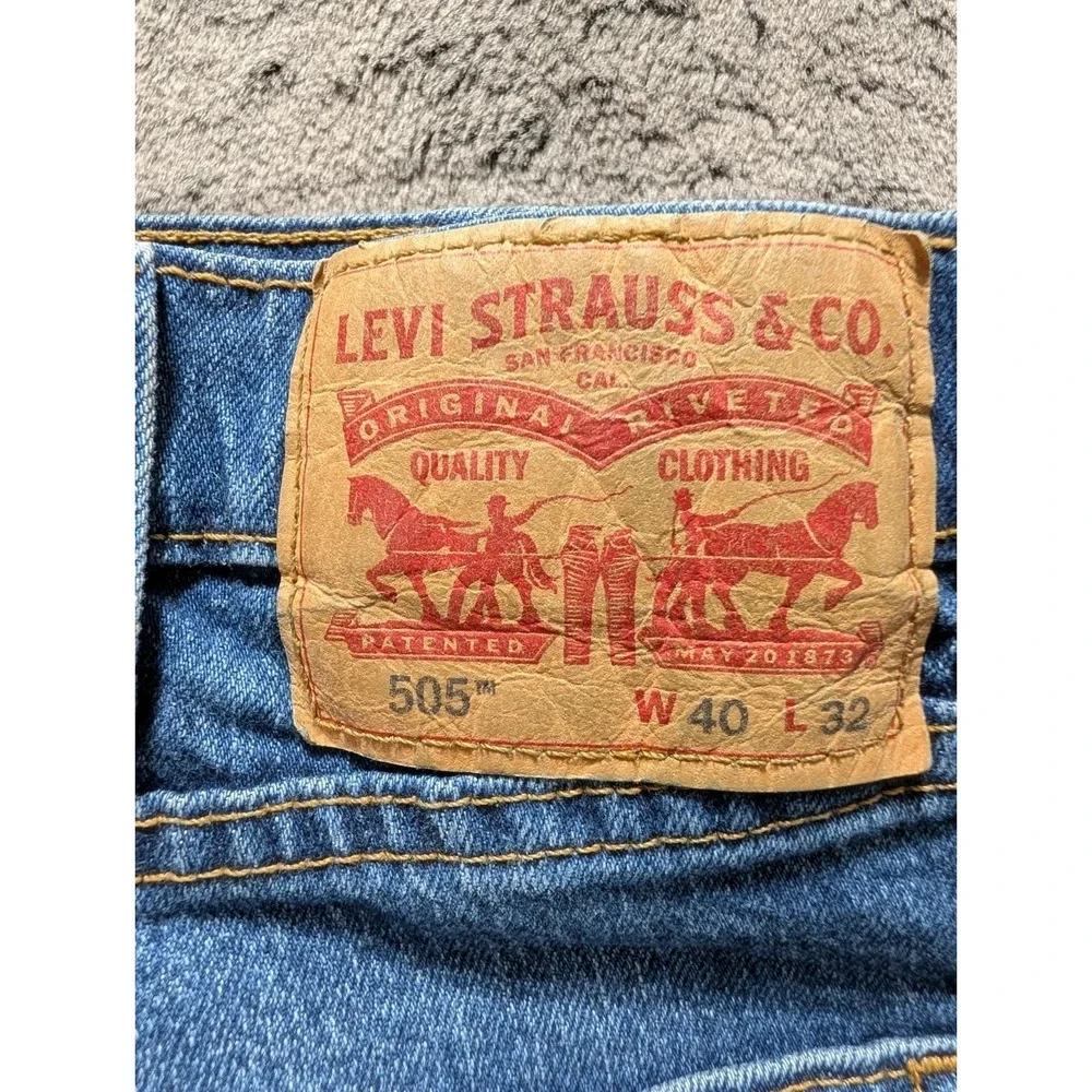 Levi's 505 Regular Fit Jeans Men's Size 40x32 Medium Wash